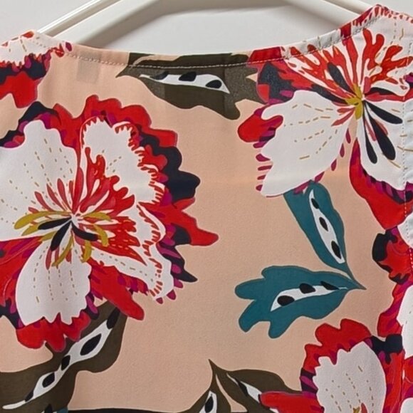 CAbi #5542 Hibiscus Print Sleeveless Blouse - Picture 7 of 15